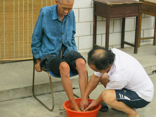 洗脚老人
