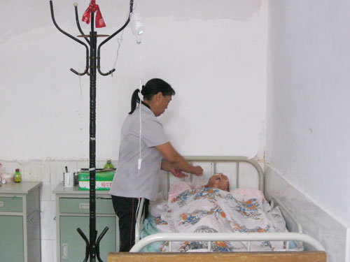 生病老人照顾