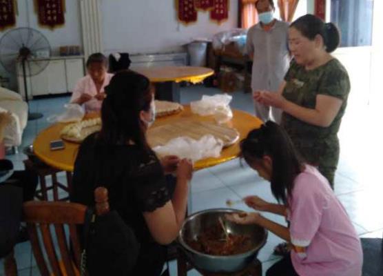 厘米爱心团队来养老院献爱心